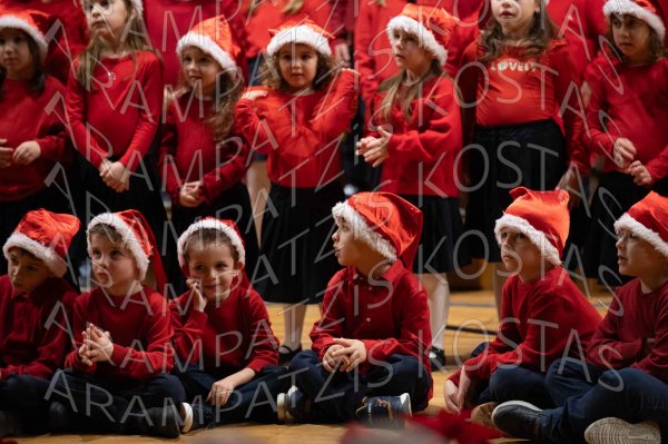 24-12-10-Christmas-APTh-00459