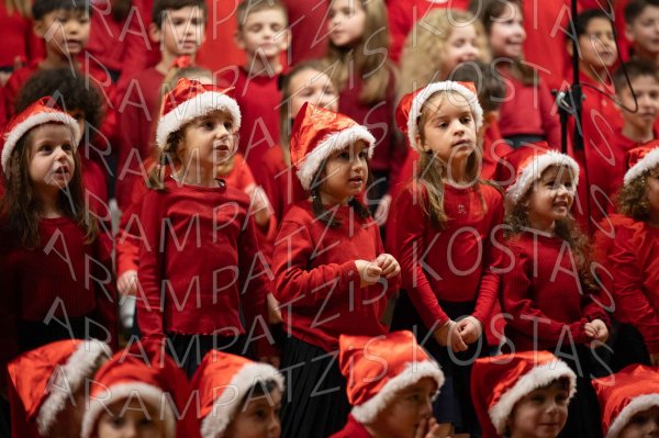 24-12-10-Christmas-APTh-00521