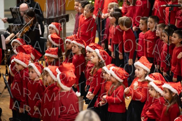 24-12-10-Christmas-APTh-00571